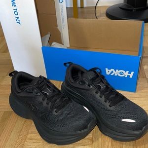 Hoka One One Bondi 8 size 5 - Brand New